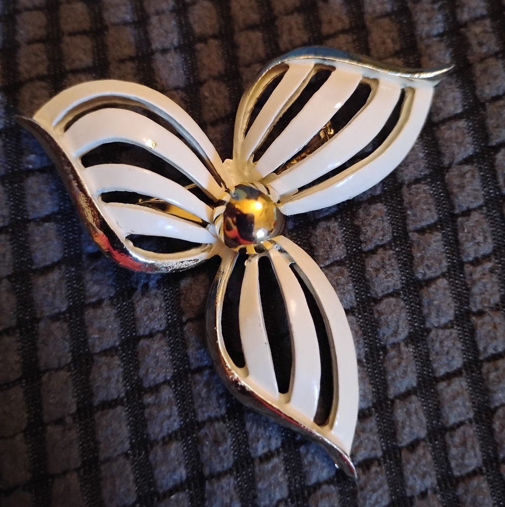 Elegant Gold and White Floral Brooch